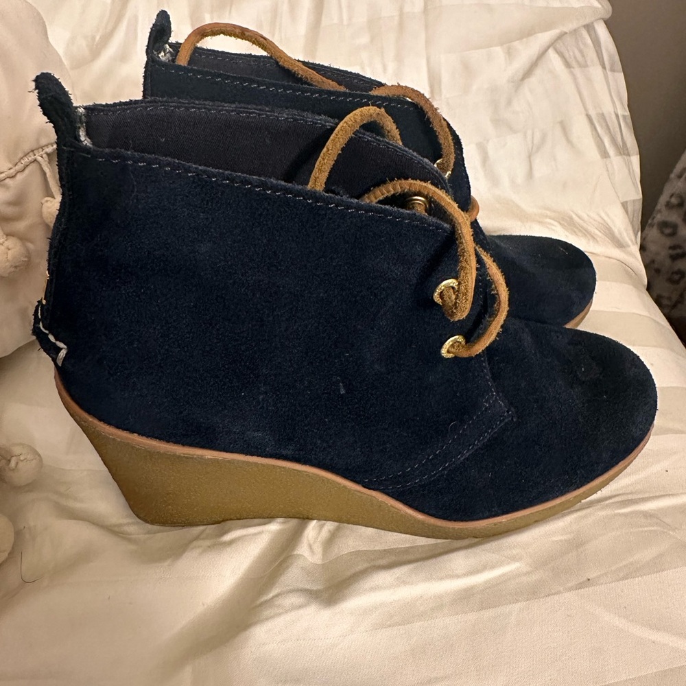 Sperry Top Sider Navy Stella Prow Leather Lace
Ankle Wedge Bootie- size 7